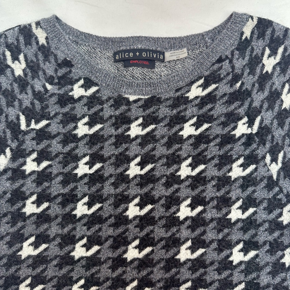 Alice + Olivia Gray and White Houndstooth Sweater - Picture 2 of 3